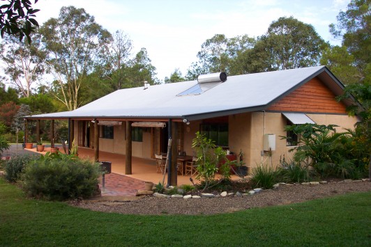 Award winning rammed earth cottage, near Noosa